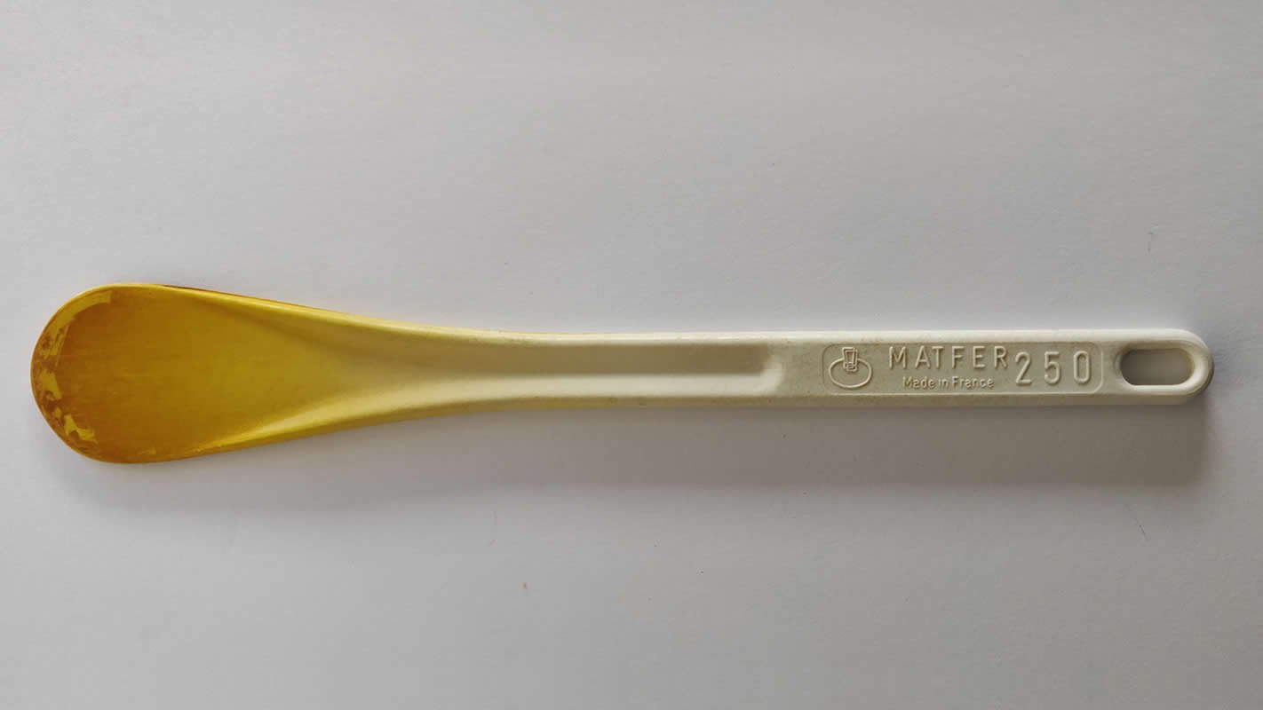 Thin plastic pan stirrer or spatula